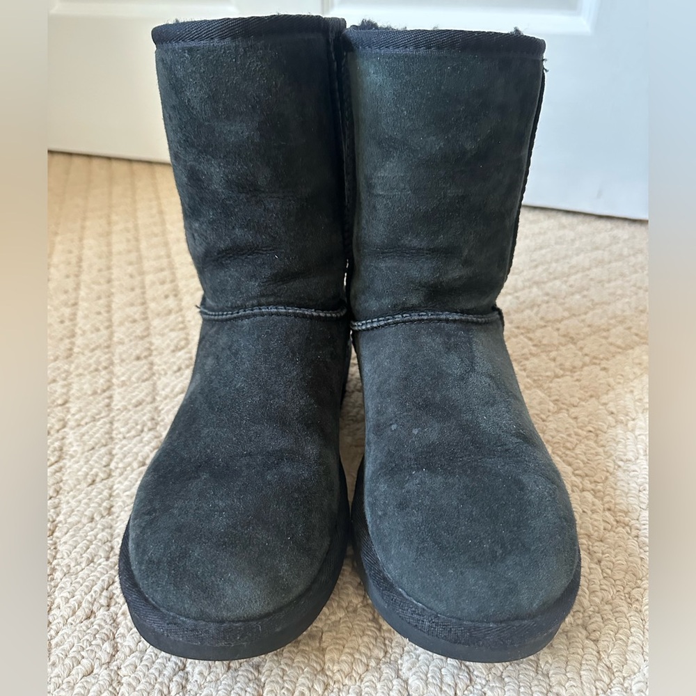 Ugg Australia Classic Women's Short Black Boots suede shearling size 8